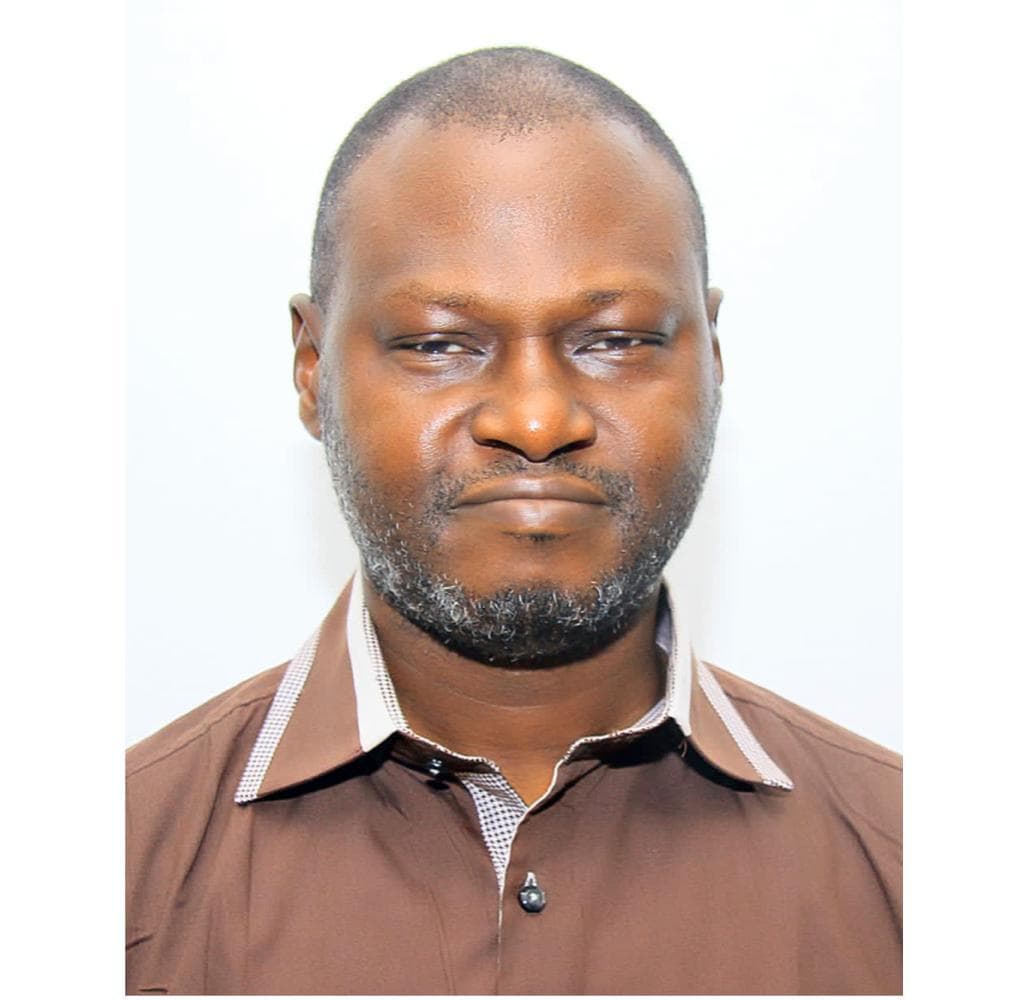 MR E O OLUYELU